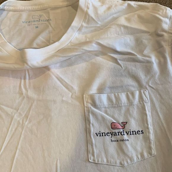 3 Vineyard Vines tshirts - Picture 4 of 11